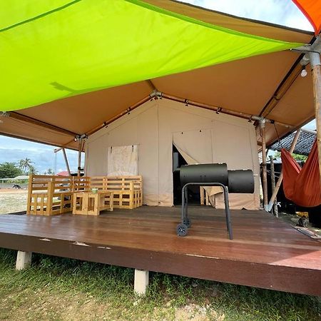 Rembulan Escape - Beachfront Safari Tent Kampung Penarik Bagian luar foto