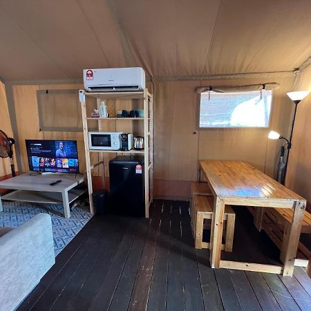 Rembulan Escape - Beachfront Safari Tent Kampung Penarik Bagian luar foto